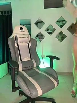 Snapshot of Bella-kim- chatting on March 4, 3:23 am Bella-kim- online show from March 4, 3:23 am