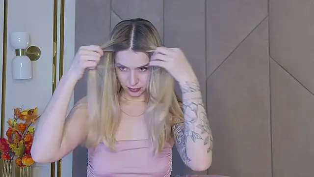 Snapshot of Touch_me chatting on November 23, 4:29 pm Touch me online show from November 23, 4:29 pm