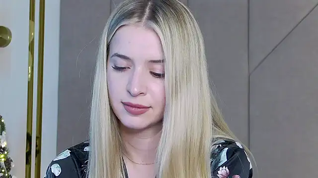 Snapshot of Touch_me chatting on December 5, 4:47 pm Touch me online show from December 5, 4:47 pm