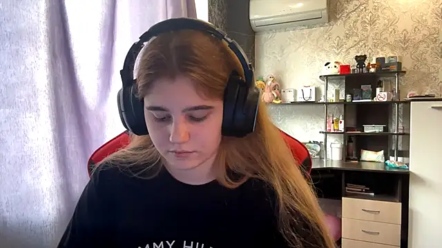 Snapshot of Horycory chatting on October 6, 9:51 am Horycory online show from October 6, 9:51 am