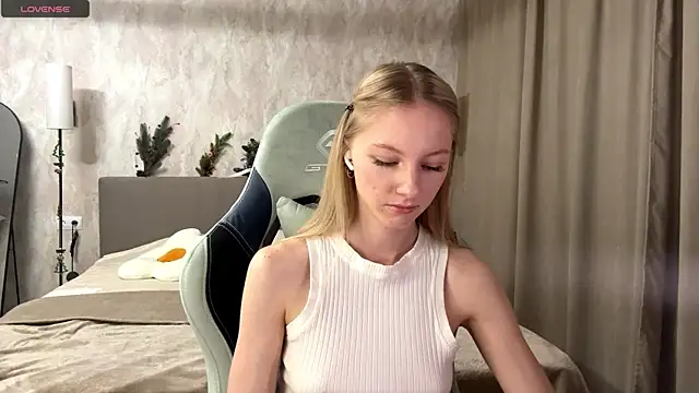 BrightAnnie online show from December 17, 2:12 pm