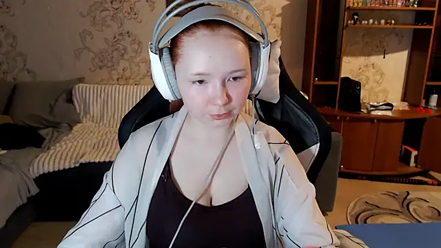 PansyBorriello online show from October 17, 4:09 pm