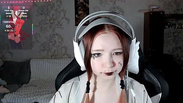 PansyBorriello online show from October 31, 4:08 pm