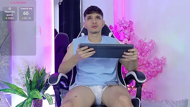 LiamMuller online show from May 19, 11:38 am