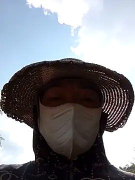 Snapshot of _Helala_ chatting on September 21, 8:27 am Helala online show from September 21, 8:27 am