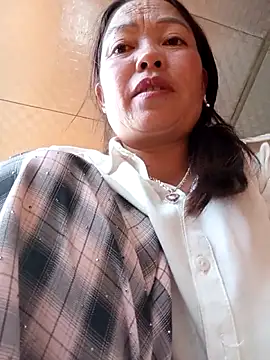 Snapshot of _Helala_ chatting on October 3, 4:20 am Helala online show from October 3, 4:20 am