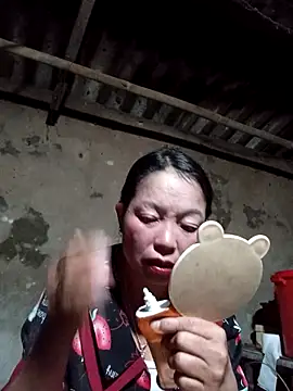 Snapshot of _Helala_ chatting on October 18, 1:34 pm Helala online show from October 18, 1:34 pm