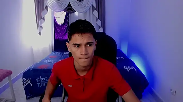 Aron Boyy online show from October 1, 8:15 pm