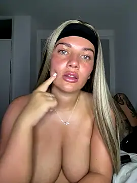 Snapshot of little_lola_x chatting on September 15, 8:42 pm little lola x online show from September 15, 8:42 pm