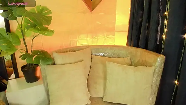 Snapshot of Valery_Brand chatting on April 13, 11:48 am Valery Brand online show from April 13, 11:48 am