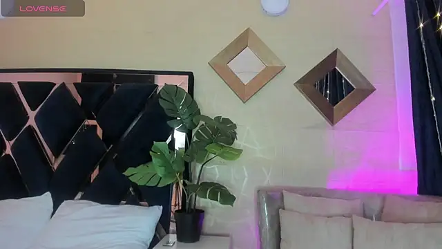 Snapshot of Valery_Brand chatting on April 16, 11:33 am Valery Brand online show from April 16, 11:33 am
