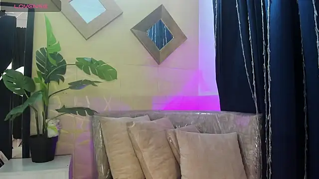 Snapshot of Valery_Brand chatting on May 5, 12:46 pm Valery Brand online show from May 5, 12:46 pm