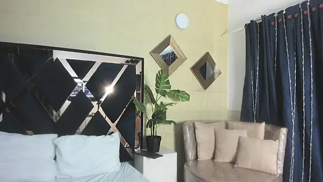 Snapshot of Valery_Brand chatting on May 12, 12:24 pm Valery Brand online show from May 12, 12:24 pm