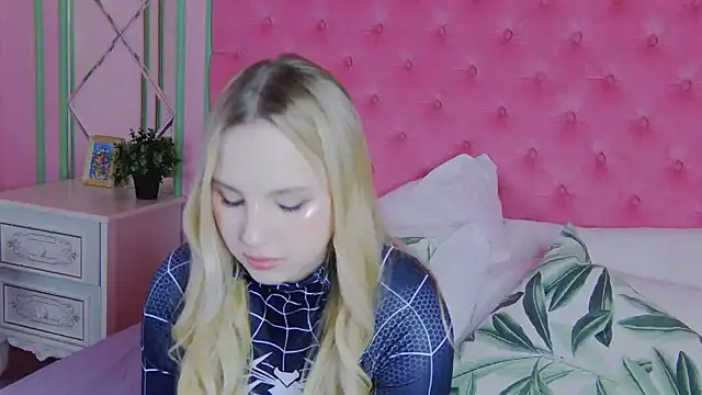 Snapshot of Sky_Cutie chatting on March 15, 5:13 am Sky Cutie online show from March 15, 5:13 am