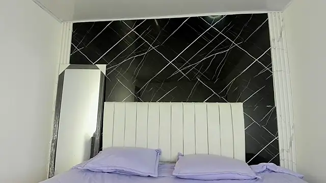 Snapshot of shirley_hott chatting on October 2, 2:35 pm shirley hott online show from October 2, 2:35 pm