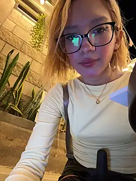 Snapshot of SweetBunnyGF chatting on June 23, 11:47 pm SweetBunnyGF online show from June 23, 11:47 pm