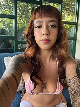 AliceMrtnz online show from May 7, 2:44 pm