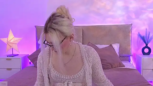 Snapshot of Jules_night chatting on February 12, 9:21 pm Jules night online show from February 12, 9:21 pm