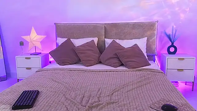 Snapshot of Jules_night chatting on February 19, 9:11 pm Jules night online show from February 19, 9:11 pm