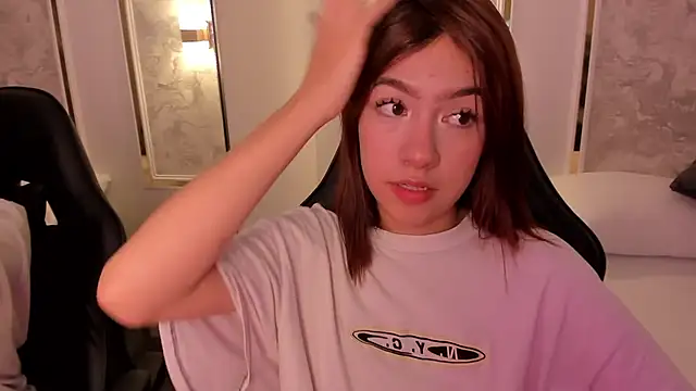 doll eyees  online show from October 1, 3:12 am