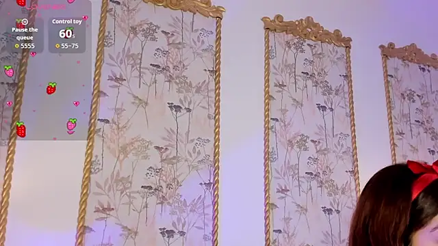 doll eyees  online show from October 31, 7:15 pm