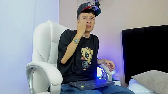 Snapshot of Nascary_Fox chatting on September 22, 8:00 pm Nascary Fox online show from September 22, 8:00 pm