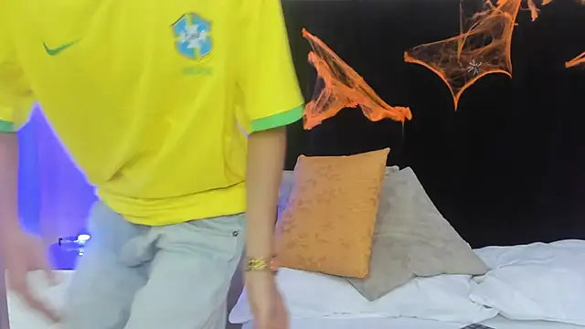 Snapshot of Nascary_Fox chatting on October 3, 7:33 pm Nascary Fox online show from October 3, 7:33 pm