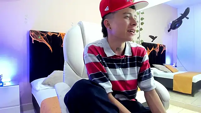 Snapshot of Nascary_Fox chatting on October 9, 7:34 pm Nascary Fox online show from October 9, 7:34 pm