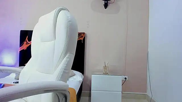 Snapshot of Nascary_Fox chatting on October 10, 7:46 pm Nascary Fox online show from October 10, 7:46 pm