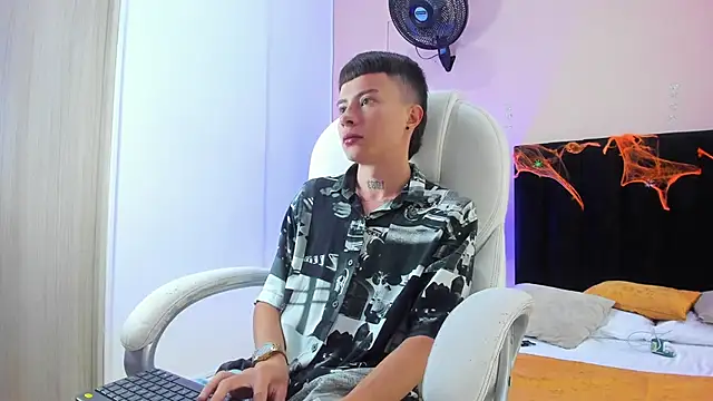 Snapshot of Nascary_Fox chatting on October 12, 1:10 pm Nascary Fox online show from October 12, 1:10 pm