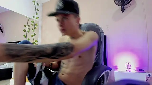 Nascary Fox online show from November 18, 7:18 pm