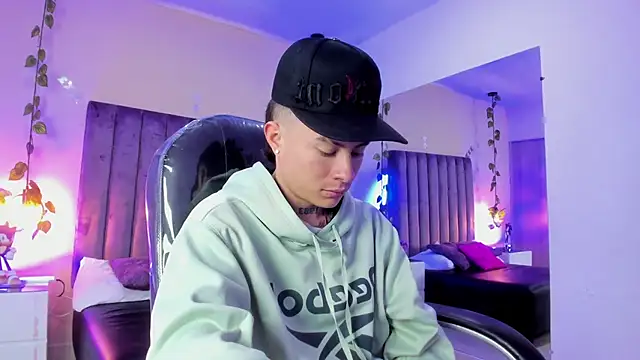 Nascary Fox online show from January 18, 2:21 pm