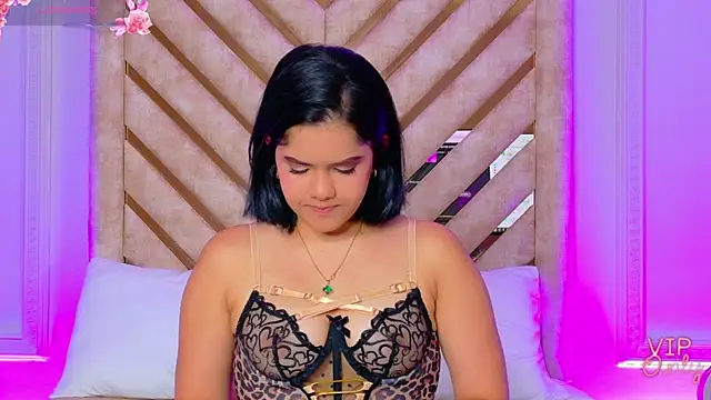 Snapshot of Martina-Roberts- chatting on January 12, 5:12 am Martina-Roberts- online show from January 12, 5:12 am