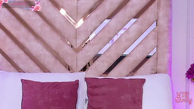 Snapshot of Martina-Roberts- chatting on February 7, 5:11 am Martina-Roberts- online show from February 7, 5:11 am