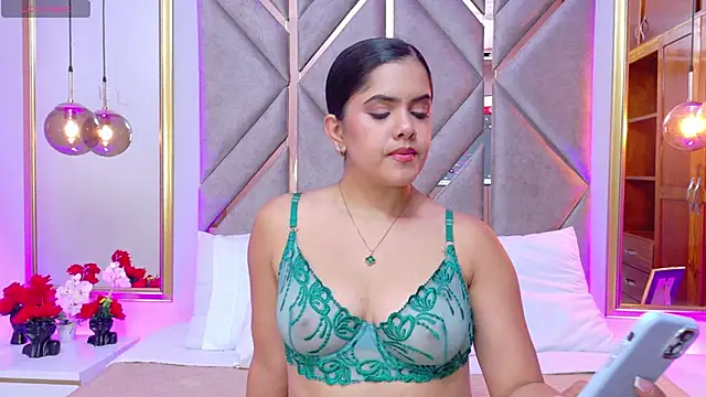 Martina-Roberts- online show from May 13, 4:43 am