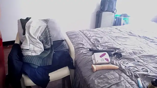 Snapshot of fenix_colette chatting on February 17, 7:20 pm fenix colette online show from February 17, 7:20 pm