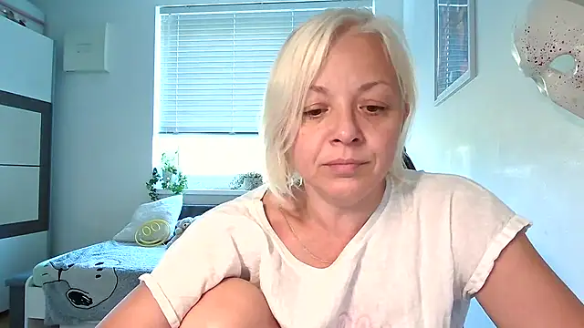 Snapshot of Linsy_Kim chatting on September 20, 7:20 am Linsy Kim online show from September 20, 7:20 am