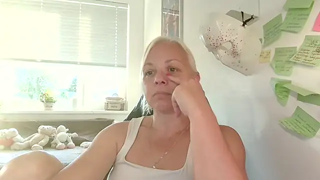 Snapshot of Linsy_Kim chatting on September 21, 4:41 pm Linsy Kim online show from September 21, 4:41 pm