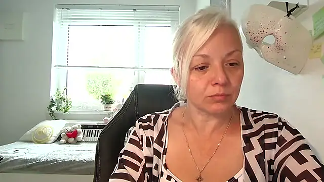 Snapshot of Linsy_Kim chatting on September 23, 7:55 am Linsy Kim online show from September 23, 7:55 am