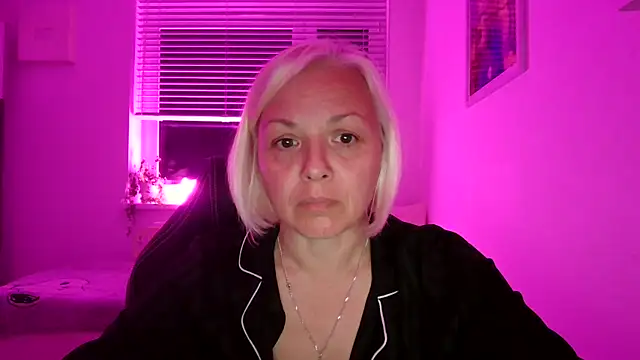 Snapshot of Linsy_Kim chatting on September 27, 7:08 pm Linsy Kim online show from September 27, 7:08 pm