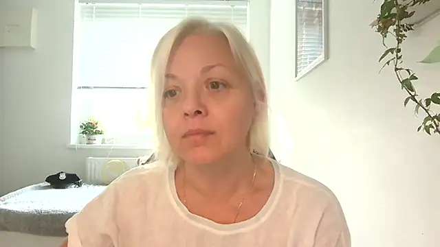 Snapshot of Linsy_Kim chatting on October 14, 7:31 am Linsy Kim online show from October 14, 7:31 am