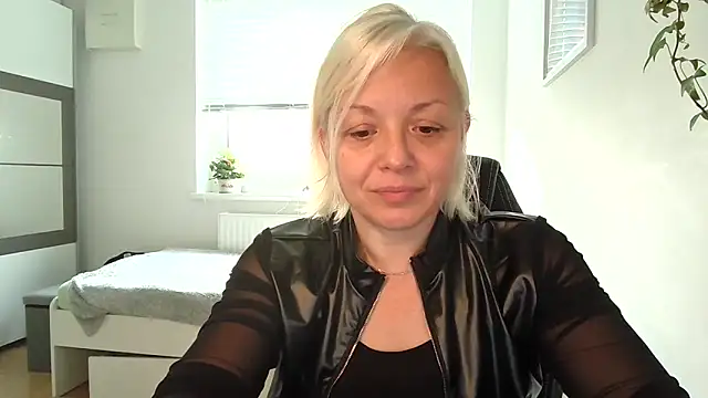 Snapshot of Linsy_Kim chatting on October 21, 6:58 am Linsy Kim online show from October 21, 6:58 am