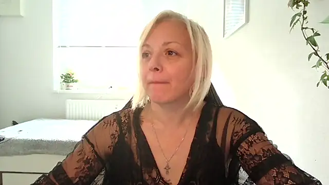 Snapshot of Linsy_Kim chatting on October 22, 7:52 am Linsy Kim online show from October 22, 7:52 am