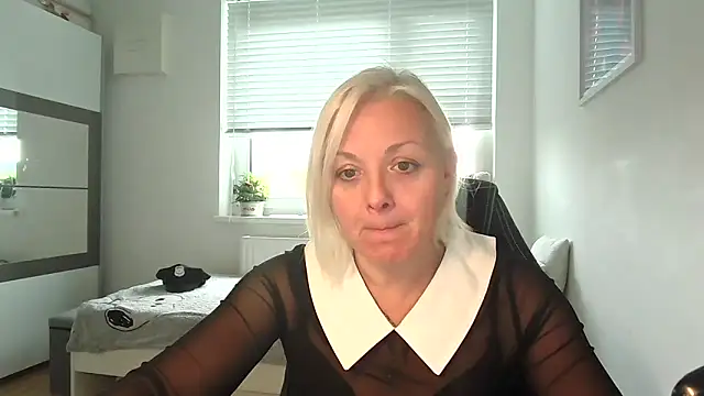 Snapshot of Linsy_Kim chatting on October 24, 7:16 am Linsy Kim online show from October 24, 7:16 am