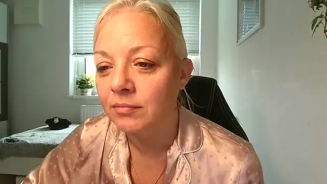 Snapshot of Linsy_Kim chatting on October 25, 7:05 am Linsy Kim online show from October 25, 7:05 am