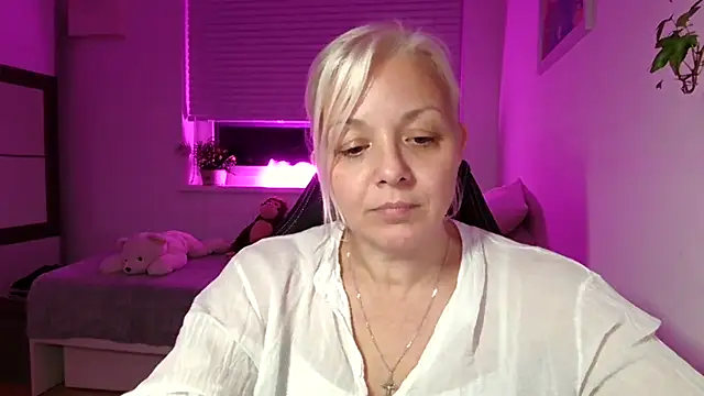 Linsy Kim online show from November 14, 6:50 pm