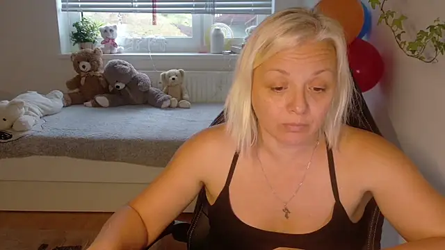 Linsy Kim online show from December 17, 2:45 pm