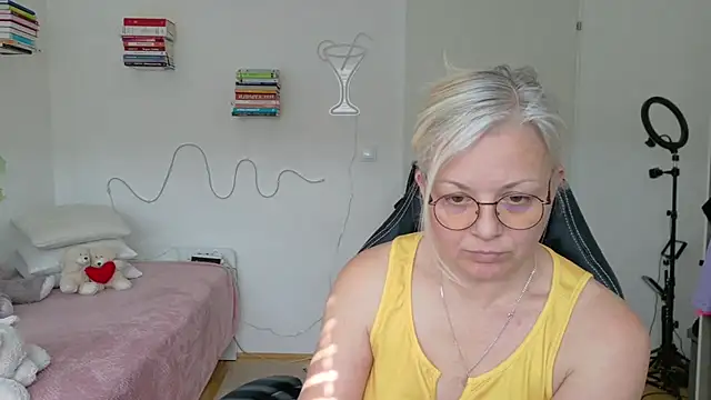 Linsy Kim online show from March 28, 12:27 pm