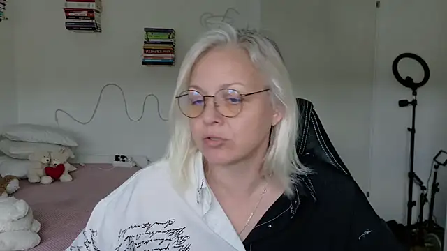 Linsy Kim online show from April 1, 9:54 am