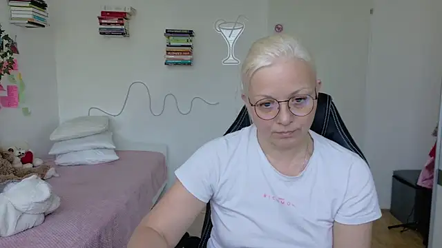 Linsy Kim online show from April 26, 9:40 am